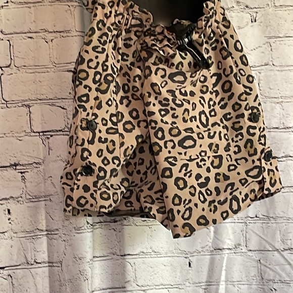 Sanctuary Rayon shorts. Cheetah print. Size Med. - Picture 3 of 5